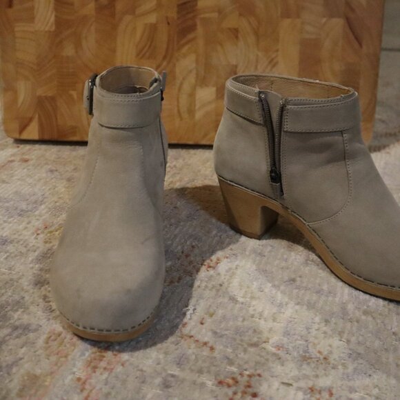 Gray Dansko Clog Boots SIze 38/Size 8 - Picture 3 of 8